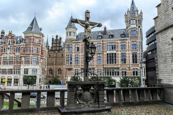 Crocifisso situato nel Castello di Het Steen ad Anversa, Belgio — Foto Stock
