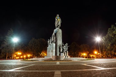 Taras Şevçenko anıt gece zaman Shevchenko bahçesinde