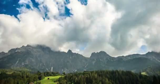 Wolken in den Alpen 4k 60 fps Zeitraffer-Video — Stockvideo