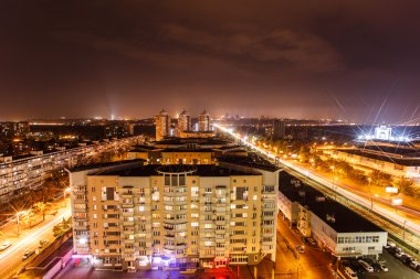 Livoberezhna'nın yüksek katlı konut metro istasyonu yakınında