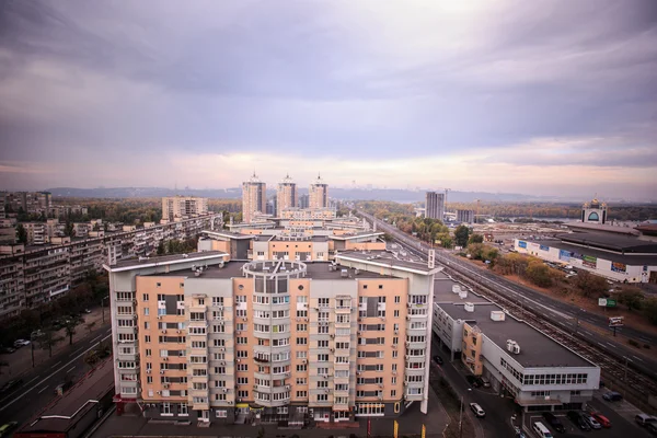 Edificios residenciales de gran altura de Livoberezhna cerca de la estación de metro — Foto de Stock