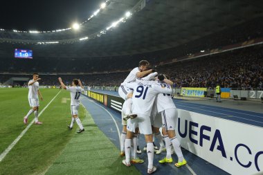 Dinamo Kiev oyuncular kutlama içinde Uefa Avrupa Ligi yuvarlak Dinamo ve Everton arasında 16 ikinci bacak maçın gol
