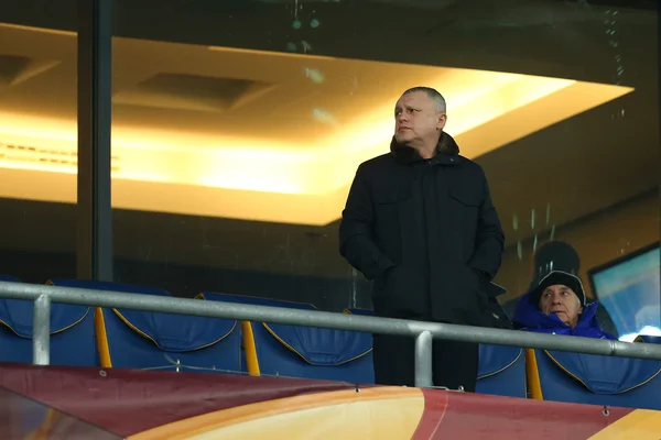 Dinamo Ihor Surkis VIP-kutusunda Uefa Avrupa Ligi yuvarlak 16 ikinci bacak maç Dinamo ve Everton arasında önce başkanı