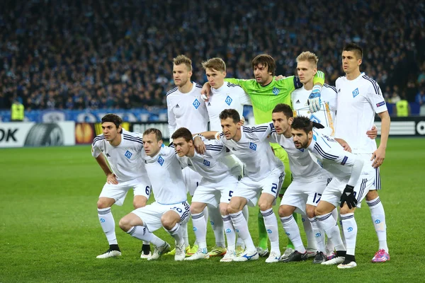 Echipa Dynamo Kyiv a fotografiat înainte de runda UEFA Europa League a meciului din etapa a 16-a dintre Dynamo și Everton — Fotografie, imagine de stoc