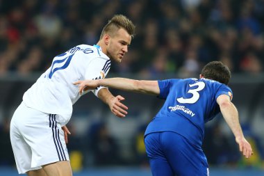 Andriy Yarmolenko Leighton Baines, Uefa Avrupa Ligi yuvarlak 16 ikinci bacak maç Dinamo ve Everton arasında destekler