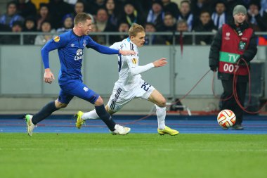 Vitaliy Buyalskiy James Mccarthy, Uefa Avrupa Ligi yuvarlak 16 ikinci bacak maç Dinamo ve Everton arasında topu ile çalışır