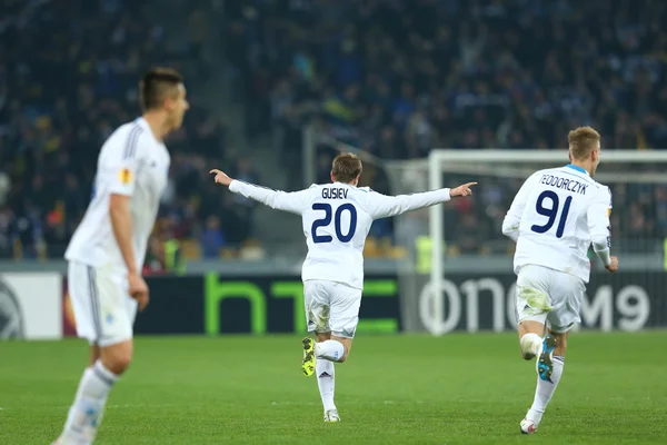Oleh Gusev celebrates scored goal, UEFA Europa League Round of 16 second leg match between Dynamo and Everton — Stock Photo, Image