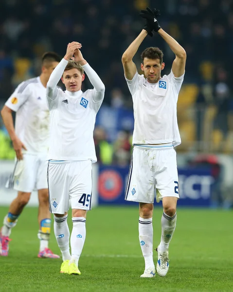 Dynamo Kyiv players applauding to their fans after UEFA Europa League Round of 16 second leg match between Dynamo and Everton — Stock Photo, Image