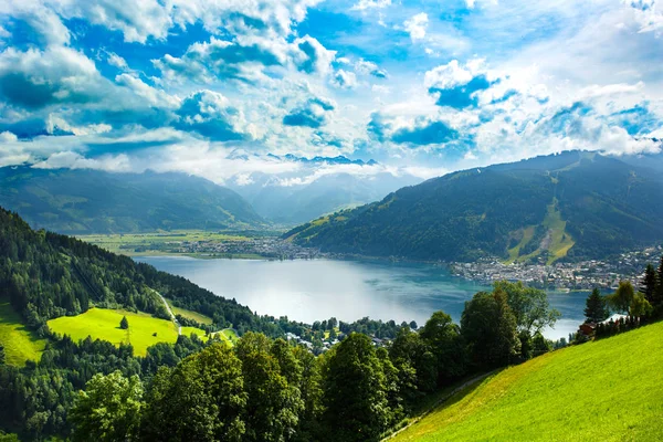 Zeller See Gölü üzerinde görüntüleyin. Zell Am See, Avusturya, Europe.