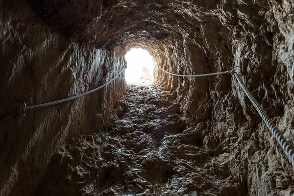 Rock tunelu w górach - naturalny Park Penyal d'Ifac Obraz Stockowy