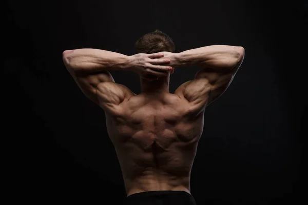 Çekici erkek gövde arkadan görünüm 