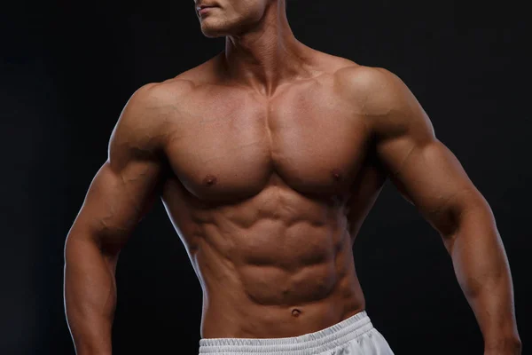 Muscular y sexy torso de hombre joven — Foto de Stock