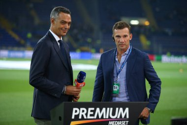 Kharkiv, Ukrayna - 13 Eylül, 2017: Andriy Şevçenko gülümsüyor veren sigorta primi spor Hd canale için röportaj. Mediaset Premium televizyon kanalı. Şampiyonlar Ligi. Shakhtar - Napoli. Metalist Stadyumu
