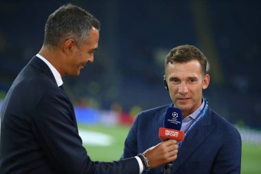 Kharkiv, Ukrayna - 13 Eylül, 2017: Andriy Şevçenko gülümsüyor veren sigorta primi spor Hd canale için röportaj. Mediaset Premium televizyon kanalı. Şampiyonlar Ligi. Shakhtar - Napoli. Metalist Stadyumu