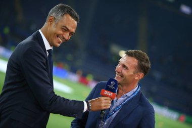 Kharkiv, Ukrayna - 13 Eylül, 2017: Andriy Şevçenko gülümsüyor veren sigorta primi spor Hd canale için röportaj. Mediaset Premium televizyon kanalı. Şampiyonlar Ligi. Shakhtar - Napoli. Metalist Stadyumu