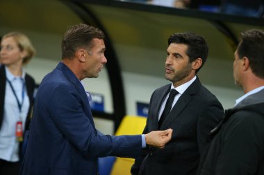 Kharkiv, Ukrayna - 13 Eylül, 2017: Ukrayna Milli Takımı ve Shakhtar Donetsk baş antrenör Andriy Shevchenko ve Paulo Fonseca. Şampiyonlar Ligi. Shakhtar - Napoli. Metalist Stadyumu