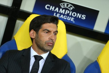 Kharkiv, Ukrayna - 13 Eylül, 2017: Shakhtar Donetsk koçu Paulo Fonseca yakın çekim portre. Şampiyonlar Ligi. Shakhtar - Napoli. Metalist Stadyumu