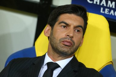 Kharkiv, Ukrayna - 13 Eylül, 2017: Shakhtar Donetsk koçu Paulo Fonseca yakın çekim portre. Şampiyonlar Ligi. Shakhtar - Napoli. Metalist Stadyumu