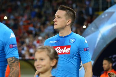 Kharkiv, Ukrayna - 13 Eylül, 2017: Piotr Zielinski portre sahaya geliyor. Şampiyonlar Ligi. Shakhtar - Napoli. Metalist Stadyumu