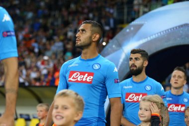 Kharkiv, Ukrayna - 13 Eylül, 2017: Faouzi Ghoulam portre sahaya geliyor. Şampiyonlar Ligi. Shakhtar - Napoli. Metalist Stadyumu