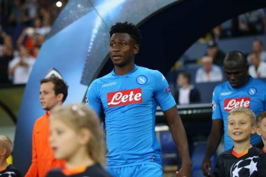 Kharkiv, Ukrayna - 13 Eylül, 2017: Ahmet Diawara portre sahaya geliyor. Şampiyonlar Ligi. Shakhtar - Napoli. Metalist Stadyumu