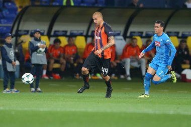 Kharkiv, Ukrayna - 13 Eylül, 2017: Yaroslav Rakitskiy ve Jose Callejon. Şampiyonlar Ligi. Shakhtar - Napoli. Metalist Stadyumu