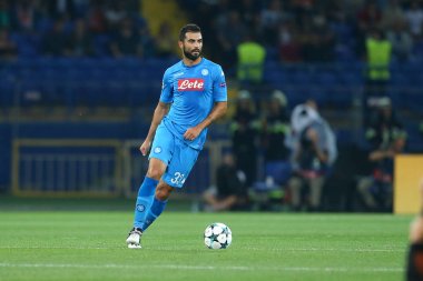 Kharkiv, Ukrayna - 13 Eylül, 2017: Raul Albiol çalışır ve topla koşuyor. Şampiyonlar Ligi. Shakhtar - Napoli. Metalist Stadyumu