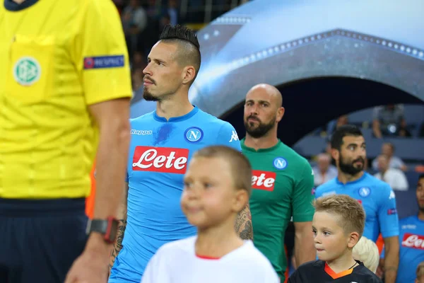 Kharkiv, Ukrayna - 13 Eylül, 2017: Marek del portre sahaya geliyor. Şampiyonlar Ligi. Shakhtar - Napoli. Metalist Stadyumu