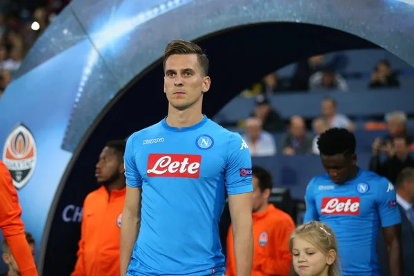 Kharkiv, Ukrayna - 13 Eylül, 2017: Arkadiusz Milik portre sahaya geliyor. Şampiyonlar Ligi. Shakhtar - Napoli. Metalist Stadyumu