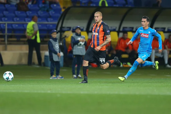 Kharkiv, Ukrayna - 13 Eylül, 2017: Yaroslav Rakitskiy ve Jose Callejon. Şampiyonlar Ligi. Shakhtar - Napoli. Metalist Stadyumu