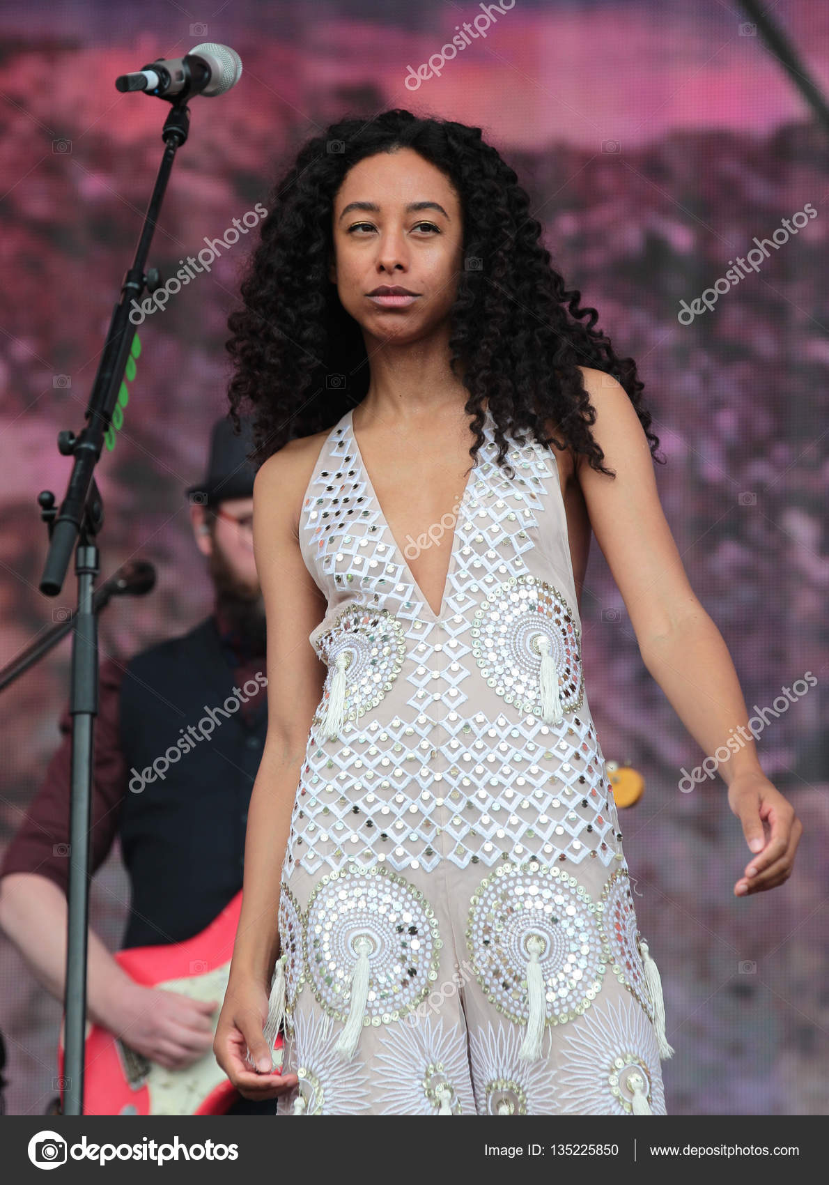 コリーヌ ベイリー レイは俺の嫁 全画像表示