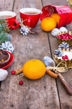 Noel masa dekorasyon ile