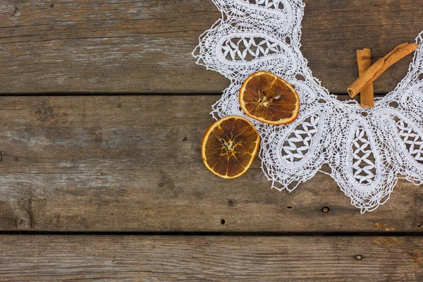 Kaneel en gedroogde oranje — Stockfoto