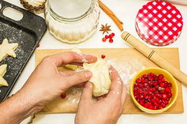 Noel kurabiyeleri. Pişirme işlemi