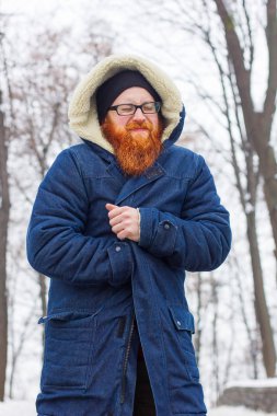 sakallı adam donuyor