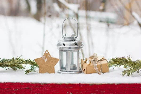 Composição de Natal e Ano Novo com lâmpada de Natal — Fotografia de Stock