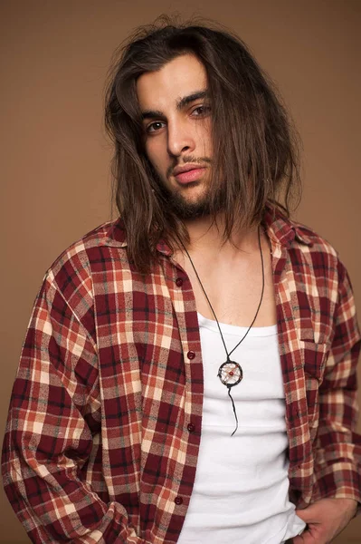 Portré, fiatal, érzéki ember visel kockás ing — Stock Fotó