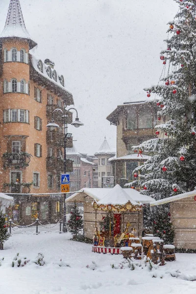 Snowfall in small italian town — Stock Photo, Image