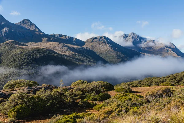 Wolken van het land van de berg, de sleutel top Trail, Routeburn Track, Nieuw-Zeeland — Stockfoto