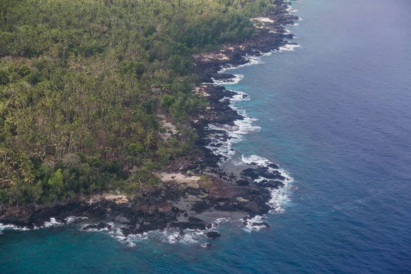 A baía tropical com praia de pedra, vista aérea. Craig Cove, Ambrym, Vanuatu . — Fotografia de Stock