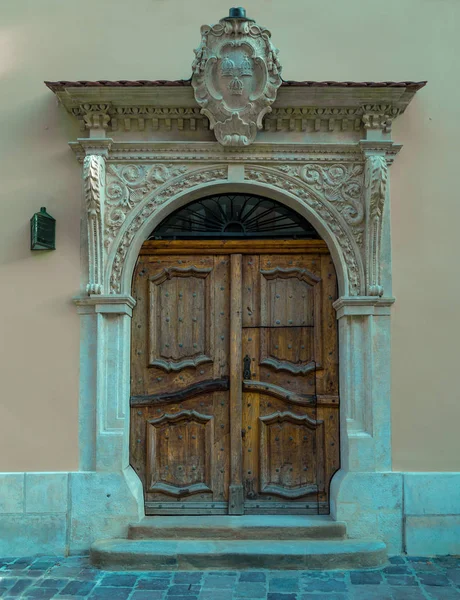 Drzwi, bramy, stare bramy wjazdowej, portal — Zdjęcie stockowe