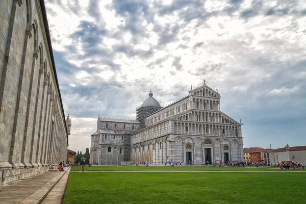 View of historical old Pisa Cathedral in Square, Italy — стоковое фото