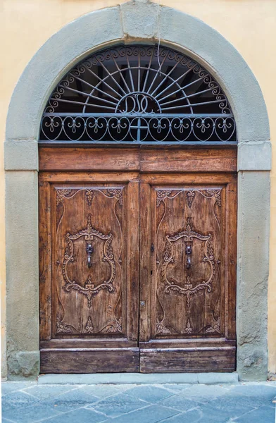 Drzwi, stare bramy wjazdowej, gateway, portal — Zdjęcie stockowe