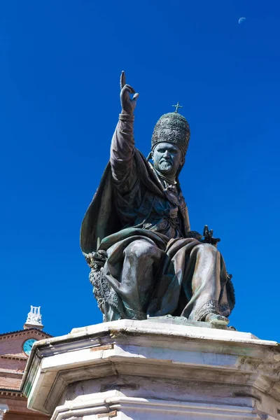 V. Pál pápa Rimini szobra — Stock Fotó