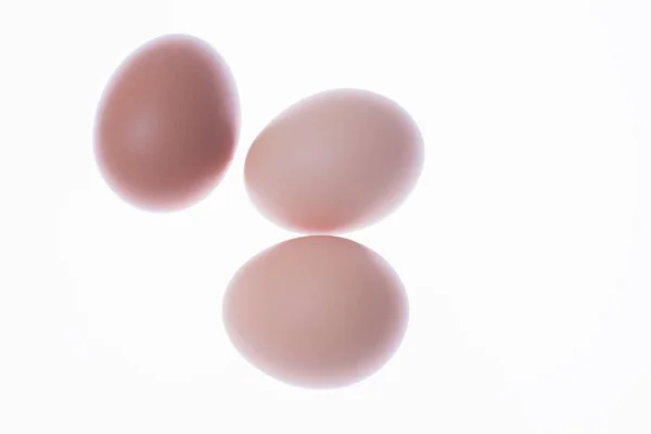 Beyaz arkaplanda yumurtalar — Stok fotoğraf