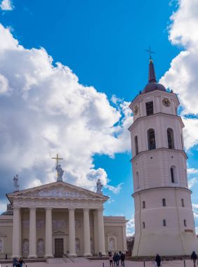 Katedral Bazilikası St Stanislaus ve St. Vladislav çan kulesi Vilnius, Litvanya Avrupa ile