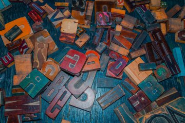 Tablo Tasarımcısı ahşap harfler