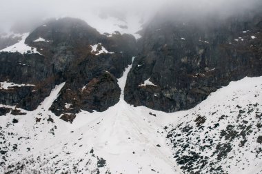Polonya Tatra Dağları sis