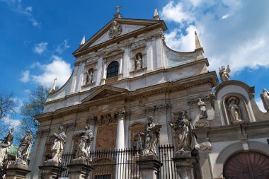 Barok kilise St Peter ve Paul Krakow cephe. Polonya