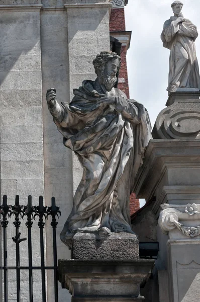 Krakow, Peter Kilisesi ve St Paul, Oniki Havariler heykelleri